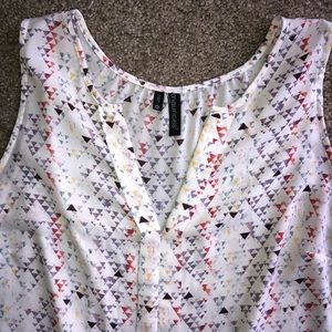Maurices tank w/ multicolored triangle print